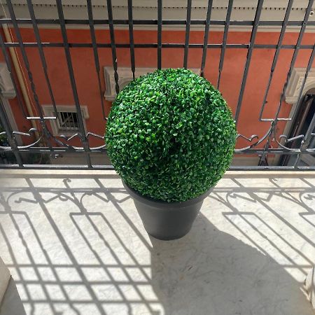 “La Pinta” Elegante Appartamento Al Vomero Napoli Bagian luar foto