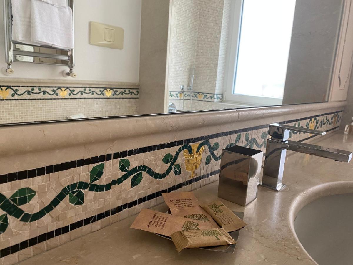 “La Pinta” Elegante Appartamento Al Vomero Napoli Bagian luar foto