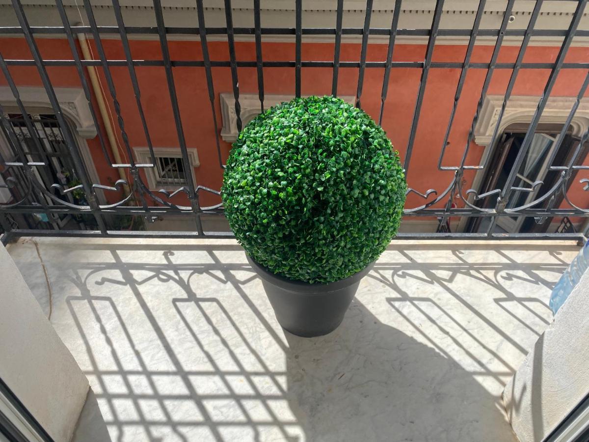 “La Pinta” Elegante Appartamento Al Vomero Napoli Bagian luar foto
