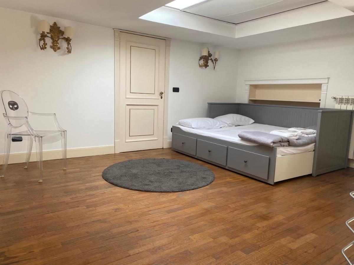 “La Pinta” Elegante Appartamento Al Vomero Napoli Bagian luar foto