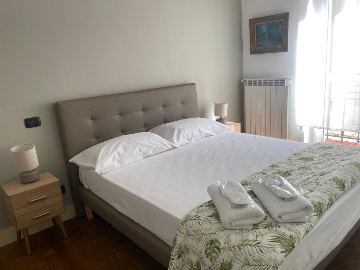 “La Pinta” Elegante Appartamento Al Vomero Napoli Bagian luar foto